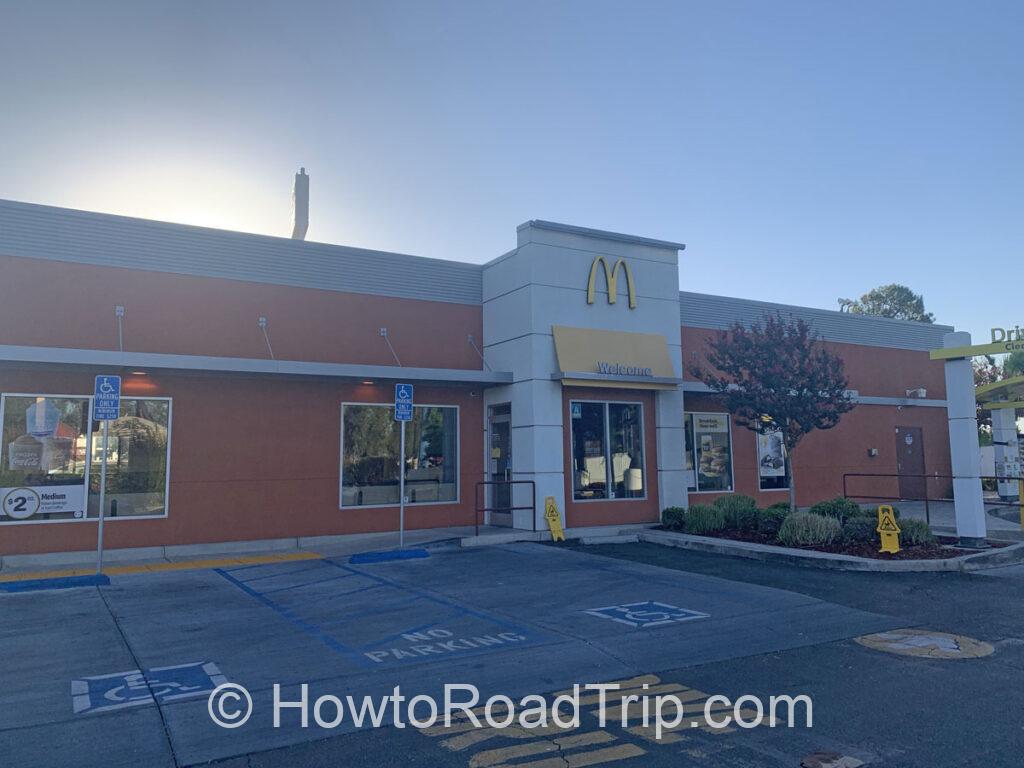 マクドナルドで朝食